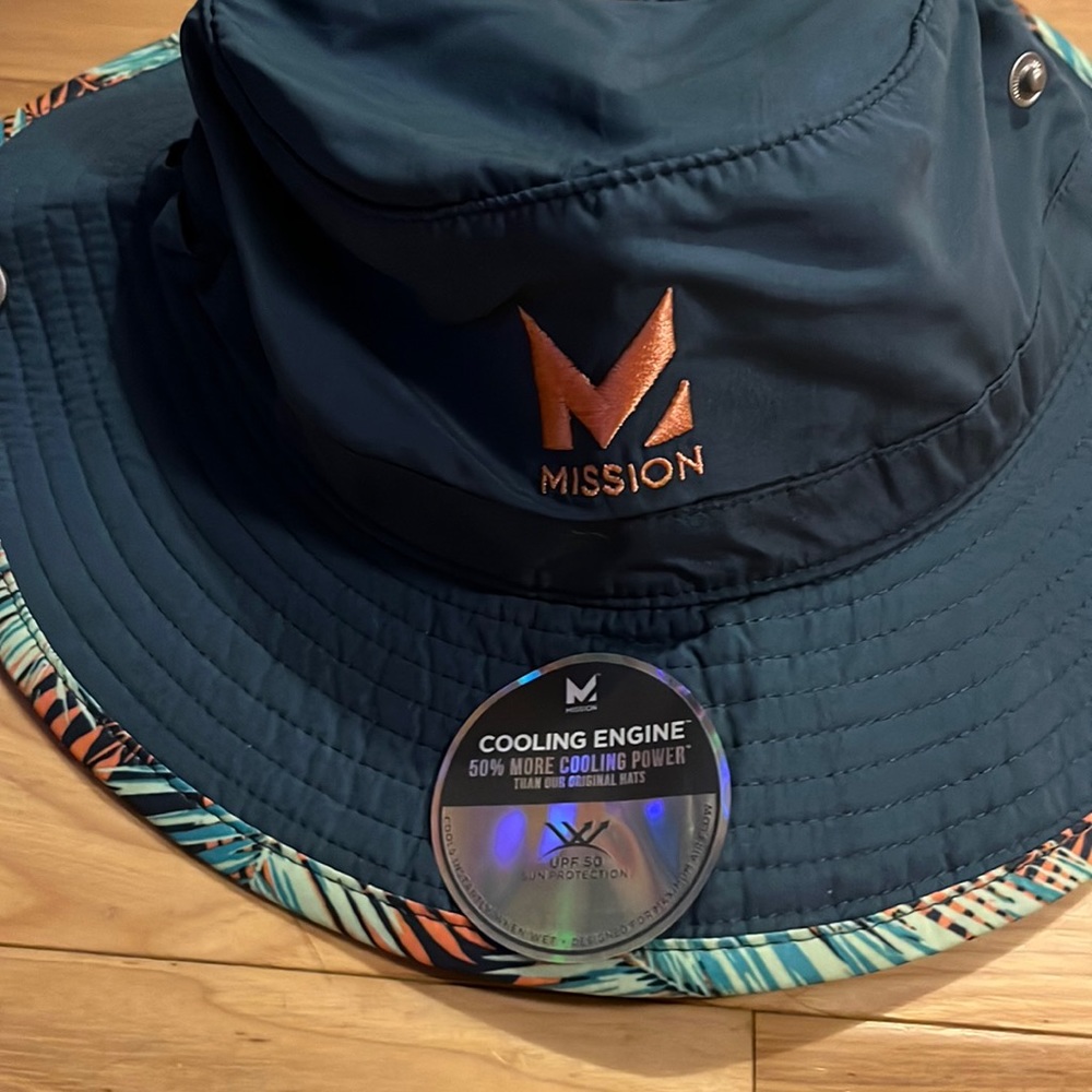 NWT Mission Cooling Bucket Hat